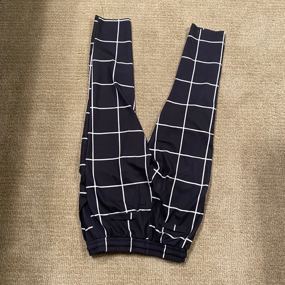 Men’s checkered Chinos - Picture 2 of 3